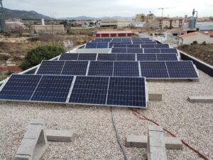 Los paneles fotovoltaicos tienen muchos beneficios. Aquaclim te instalada tus placas solares.